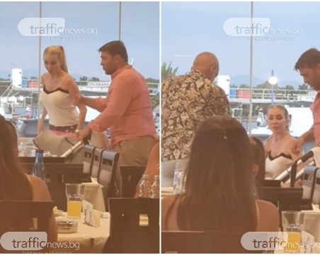 Семейство Батинкови щракнати в Керамоти, хапнаха в топ таверна в курорта