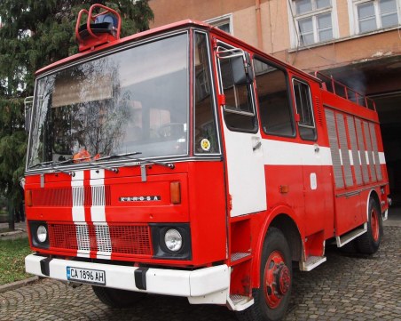 Среднощна операция: 3 часа газоспасители са се борили с теча на пропан-бутан в Карнобат