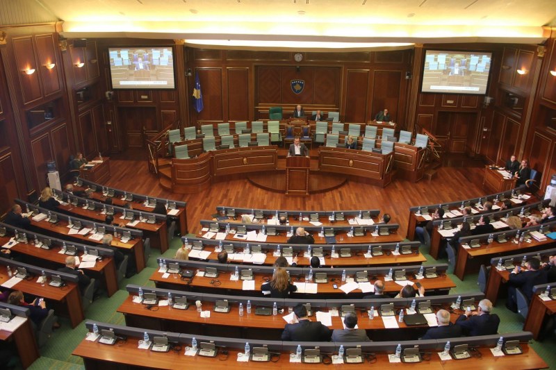 Гласуват разпускане на парламента в Косово, дебатират дата за изборите