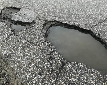 Асеновградчани събраха подписка за спешно асфалтиране на улица