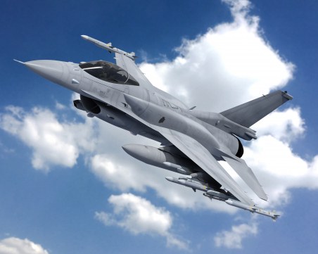 Изтребители за чудо и приказ: Най-напредналите модели F-16 с пълни бойни способности у нас