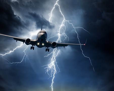 Мълния удари два самолета