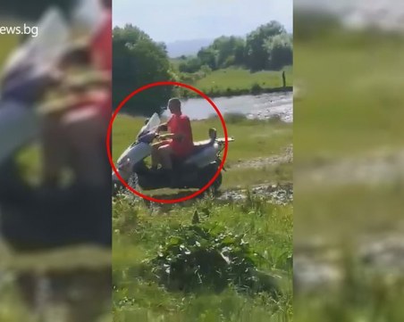 Невръстен полицейски син катастрофира с мотор, младеж пострада