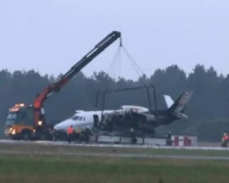 Самолет с мениджърския екип на певицата Пинк се разби на летище в Дания