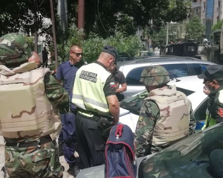 Цяла столична кооперация бясна на пенсионер, объркал камък със снаряд