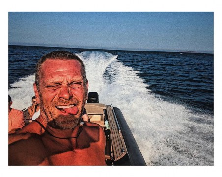 Юлиан Вергов разпуска в жегите, качи снимки на моторница