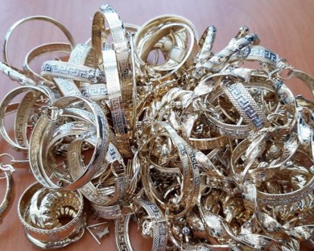 Маскирани като лекарства златни бижута за над 90 бона откриха на Капитан Андреево