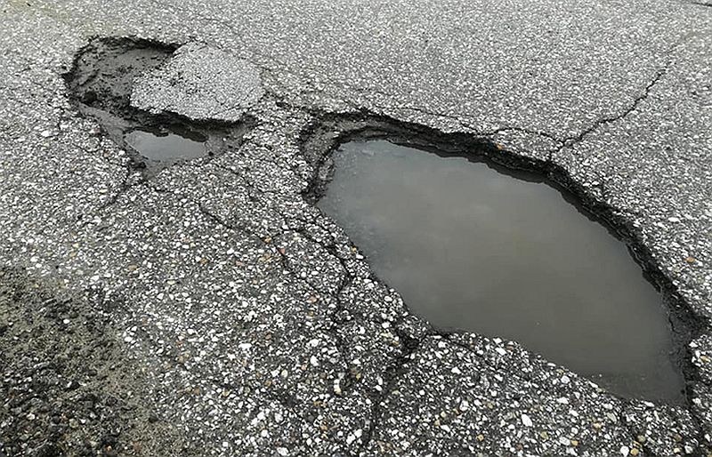 Асеновградчани събраха подписка за спешно асфалтиране на улица