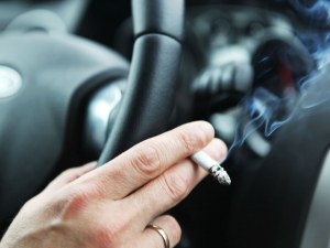 3000 евро глоба грози българите в Гърция, ако карат и пушат