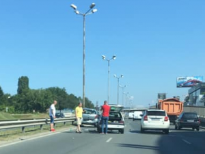 Бързаци се удариха на Околовръстното в София