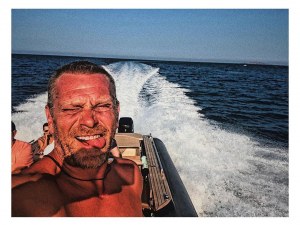 Юлиан Вергов разпуска в жегите, качи снимки на моторница