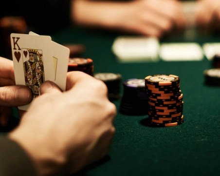 Мъж проигра жена си на покер, приятелите му я изнасилиха