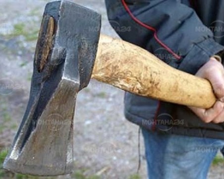 Мъж вилня с брадва в детски център, арестуваха го