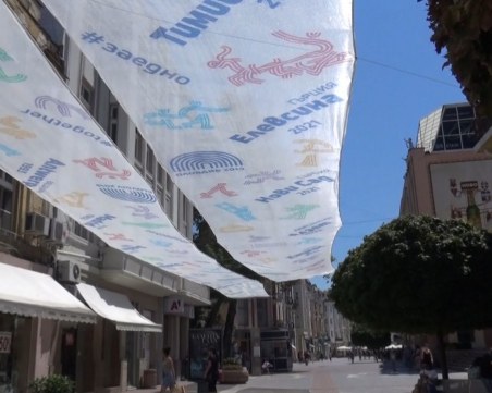 Новите сенници над Главната - мечтаната сянка или трън в очите на пловдивчани