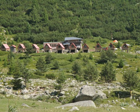 Вече 14 часа издирват двама възрастни туристи в Пирин