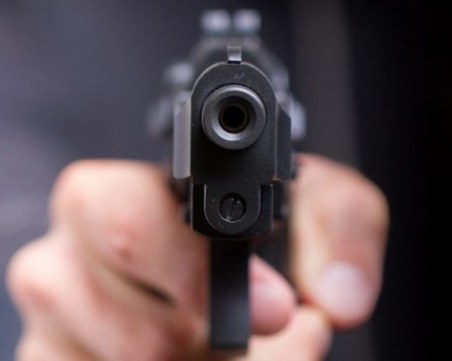 Шофьор заплаши с пистолет пловдивчанин в Кършияка след спор на пътя