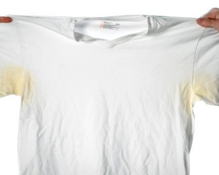 5 безвредни начина за избелване на пожълтелите дрехи