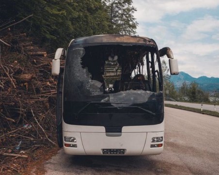 Автобус, пълен с деца, изгоря в Гърция