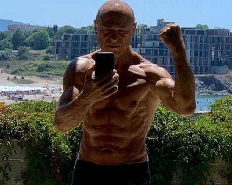 Митко Димитров - Пайнера показа мускули на плажа, отнесе куп похвали