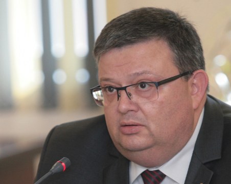 Цацаров проверява Агенцията по храните заради 