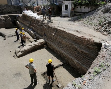Северната порта на Сердика влиза в бъдещ хотел, крепостната стена запазена като преди 15 века