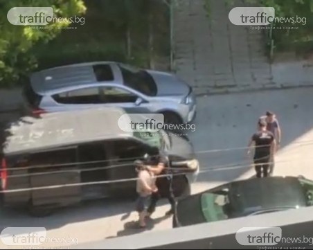 Зрелищна полицейска засечка: Двамата мъже, арестувани в Пловдив, са хванати с наркотици