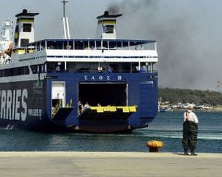 Единственият ферибот Александруполис - Самотраки е повреден, стотици блокирани на пристанищата