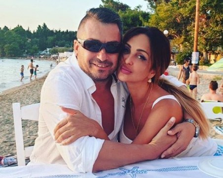 Глория и пловдивският милионер Йордан Джермански с целувка в морето