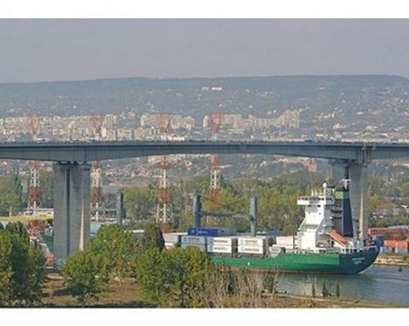 Мъж скочи от Аспаруховия мост във Варна