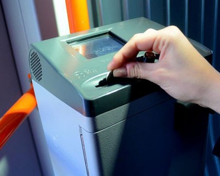 София печели десетки хиляди от невърнато ресто от билети