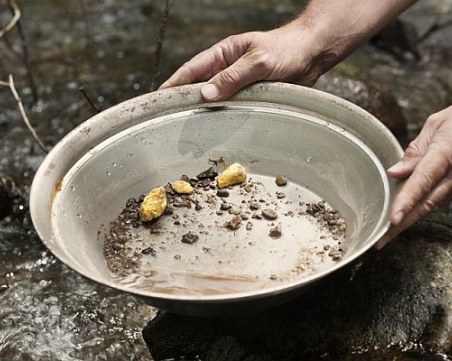 Треска за злато: Златотърсачи от цяла България се събират в Родопите
