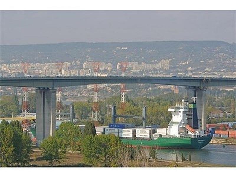 Мъж скочи от Аспаруховия мост във Варна