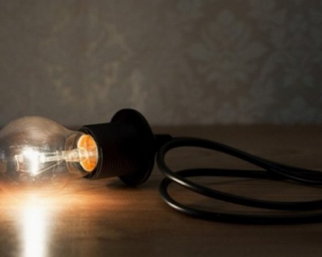 Авария прекъсна футболен мач в София, десетки квартали - без ток