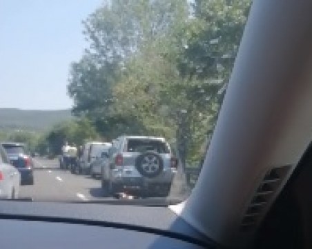 Четири автомобила се нанизаха край Бургас, парализираха движението