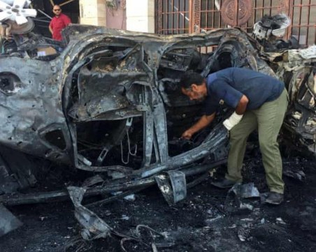 Кола на ООН изгоря при атентат в Бенгази! Двама загинаха, 10 са ранени