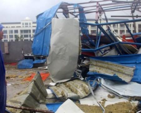 Мощен тайфун уби 13 души в Китай