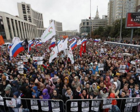 Нови протести в Русия! Десетки хиляди настояха за честни избори, скандираха срещу Путин