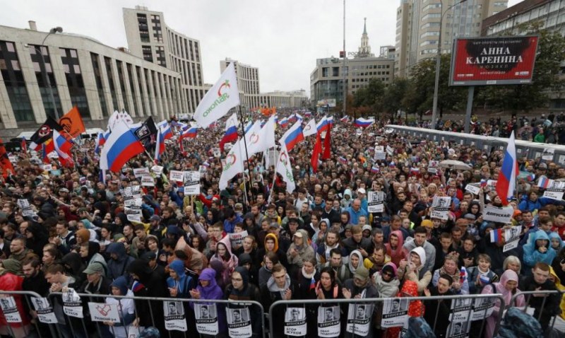 Нови протести в Русия! Десетки хиляди настояха за честни избори, скандираха срещу Путин