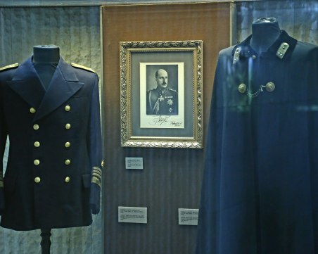 Адмиралската униформа и пелерина на цар Борис III излагат в Националния исторически музей