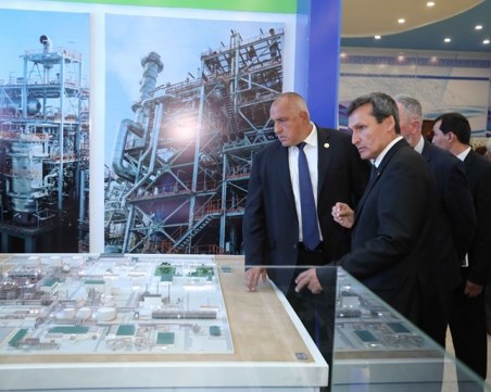 Бойко Борисов в Туркменбаши: Чакаме и Фолксваген, и Хюндай в България