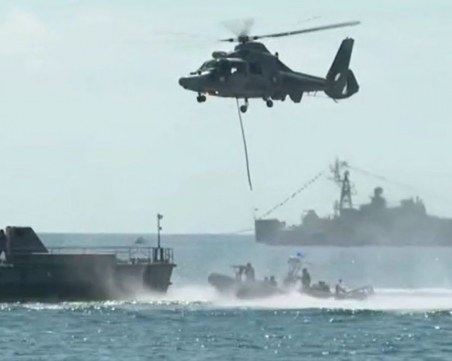 Нова зрелищна акция на командоси на плажа във Варна, част от празненствата за 140 години ВМС