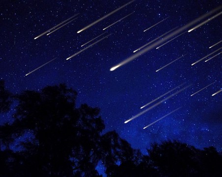 Падащи звезди - предстои пикът на метеорния поток Персеиди