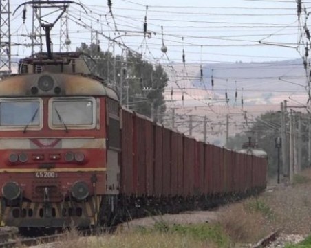 Товарен влак се запали между Белово и Костенец