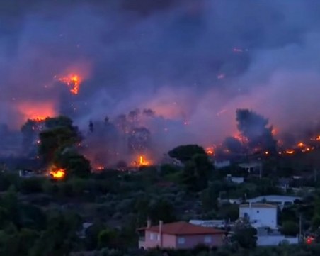 Земетресение от 5 по Рихтер в Гърция, пожари продължават да бушуват в южната ни съседка