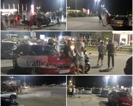 Бързи и яростни, но не в кината, а на Асеновградско шосе! Близо 200 души гледаха поредната незаконна гонка