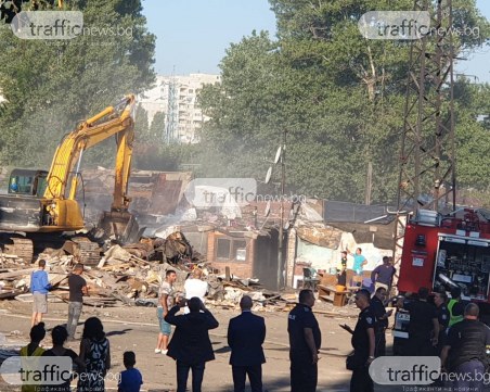 Бутат ромски къщи в София, полиция усмирява гетото до Захарна фабрика