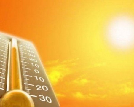 Горещините не спират, опасно вълнение с двуметрови вълни по морето