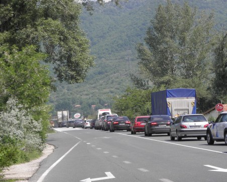 Катастрофа затвори пътя Созопол-Бургас, има ранен