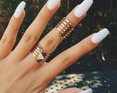 Кои лакове за нокти подчертават тена?