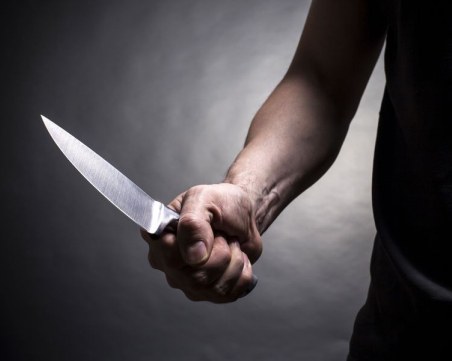 Мъж наръга в корема баща си в Славяново